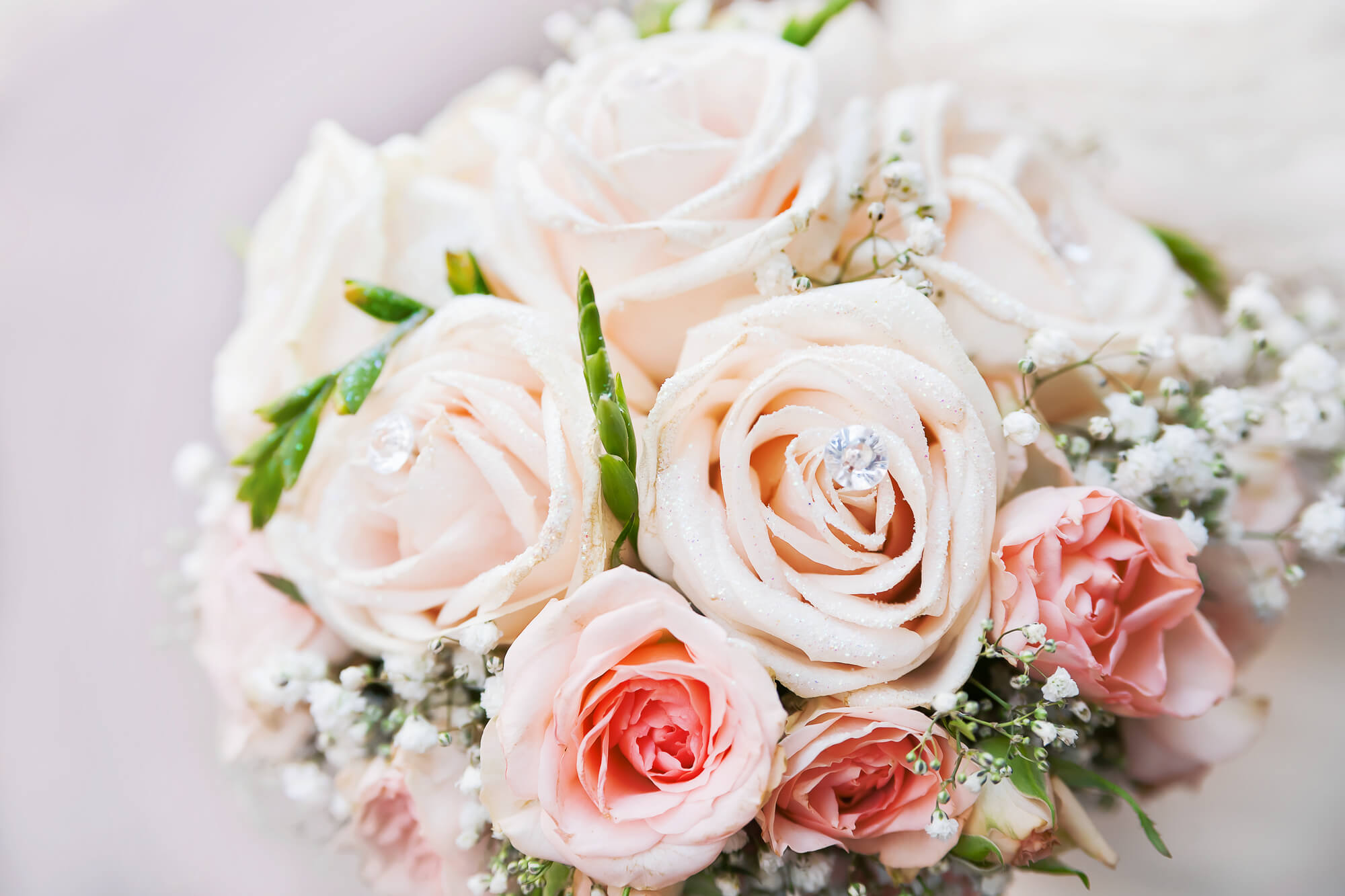ブライダルにも！結婚式のブーケにぴったりの誕生花｜花や花束の宅配・フラワーギフト通販なら花キューピット。贈り物・プレゼントで花を贈ろう。