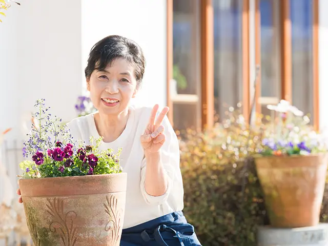 鉢植えをもらったおばあちゃん