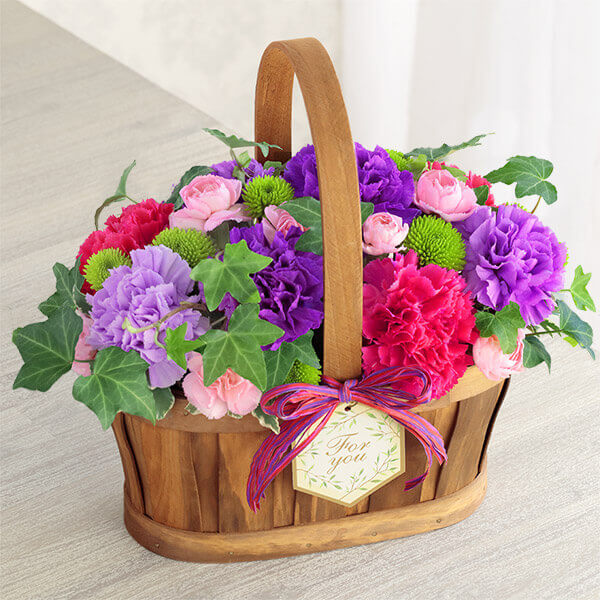 ムーンダスト とは 世界で唯一の青いカーネーションの魅力 花や花束の宅配 フラワーギフト通販なら花キューピット 贈り物 プレゼントで花を贈ろう