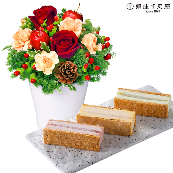 【クリスマスセットギフト】赤バラのウィンターアレンジメントと【銀座千疋屋】銀座ミルフィーユアイス