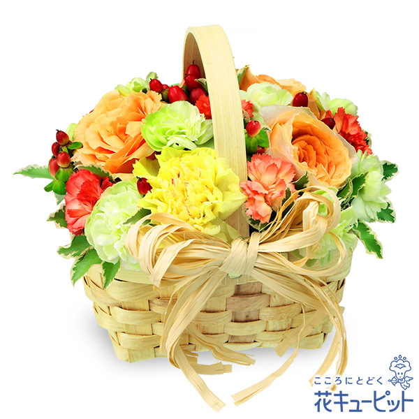 【お祝い】ビタミンカラーのウッドバスケット淡く優しい印象のお花が詰まったバスケットアレンジメント