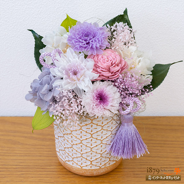 【お供えプリザーブドフラワー】お供えの優しげなプリザーブドフラワーアレンジメントご遺族にお手入れのお手間をかけずに贈れます