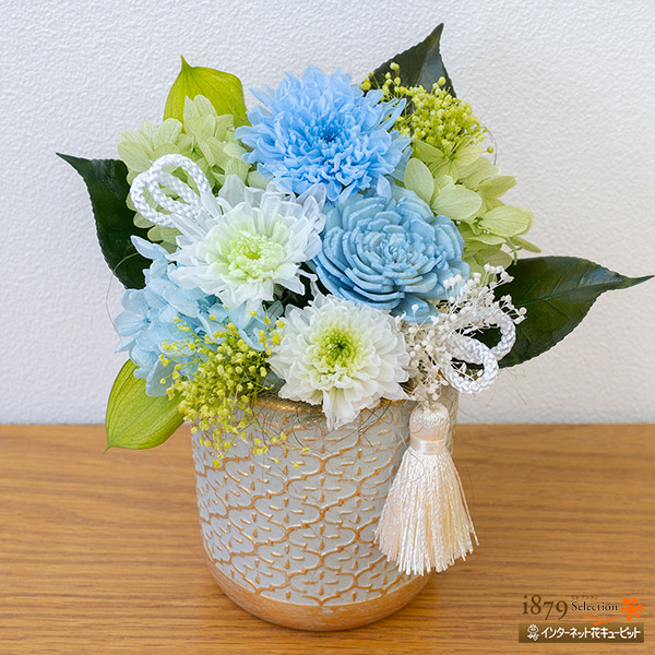 【お供えプリザーブドフラワー】お供えの爽やかなプリザーブドフラワーアレンジメント爽やかな色の花々がご遺族の心を癒します