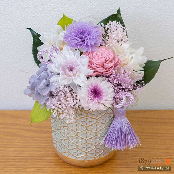 【お供えプリザーブドフラワー】お供えの優しげなプリザーブドフラワーアレンジメントご遺族にお手入れのお手間をかけずに贈れます