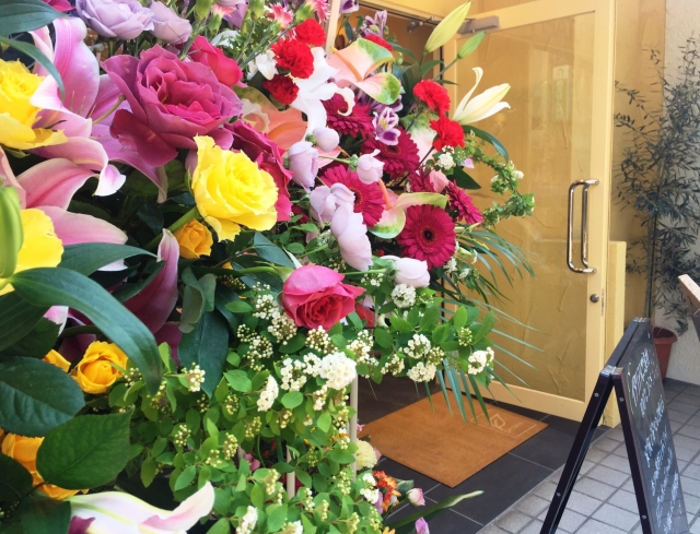 開店祝い・開業祝い(法人）のお花｜花や花束の宅配・フラワーギフト通販なら花キューピット。贈り物・プレゼントで花を贈ろう。｜ビジネス花キューピット 【公式サイト】
