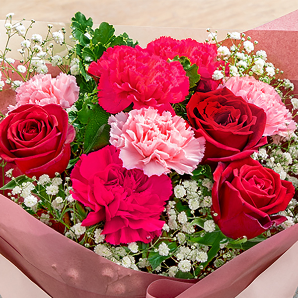 【母の日ギフト】バラとカーネーションの花束母の日に高級感あふれる優雅な時間をお届けします