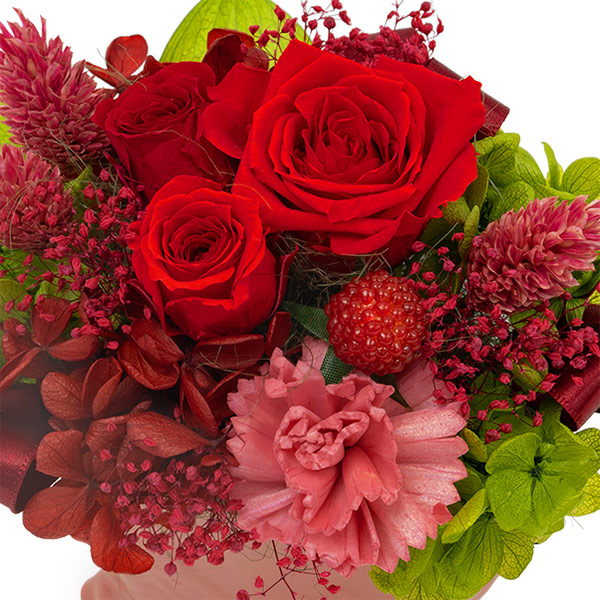 【プリザーブドフラワー】赤バラのシックなプリザーブドフラワーアレンジメント品のある赤の花々をぎゅっと詰め込みました
