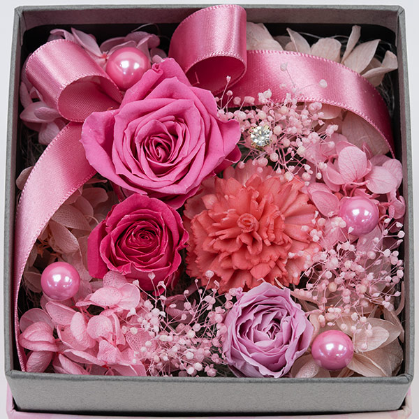 【母の日プリザーブドフラワー】ピンクバラのキュートなプリザーブドフラワーボックス特別なプレゼントに最適なフラワーボックス
