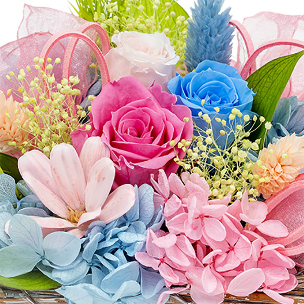 【母の日プリザーブドフラワー】パステルピンクのプリザーブドフラワーバスケットピンクとブルーの花々のナチュラルなバスケット