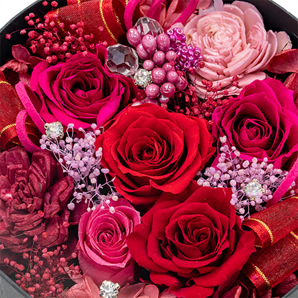 【母の日プリザーブドフラワー】赤バラの上品なプリザーブドフラワーボックス赤の花々をたっぷりと詰め込んだフラワーボックス