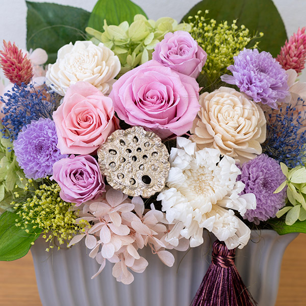 【お供えプリザーブドフラワー】お供えの上品なプリザーブドフラワーアレンジメント色とりどりの花と陶器のポットで仕上げた供花