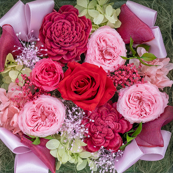 【プリザーブドフラワー】赤バラのプリザーブドフラワーフレーム立てても壁に掛けても飾れるギフト