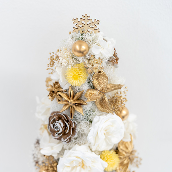 クリスマスツリー風プリザーブドフラワーアレンジメント