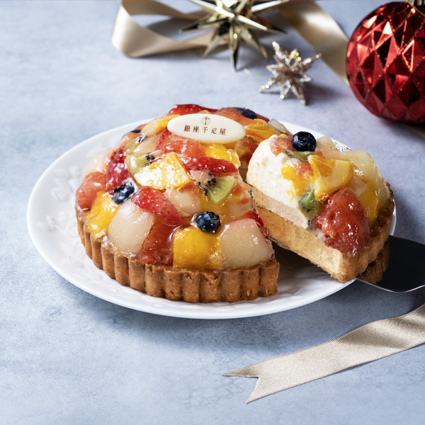 【クリスマスセットギフト】クリスマスのツリー風アレンジメントと【銀座千疋屋】銀座タルト（フルーツ）宝石のようなフルーツが楽しめるタルト