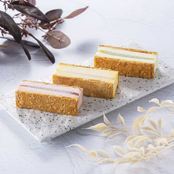 【クリスマスセットギフト】クリスマスのツリー風アレンジメントと【銀座千疋屋】銀座ミルフィーユアイス濃厚なアイスとフルーツソースをサンド