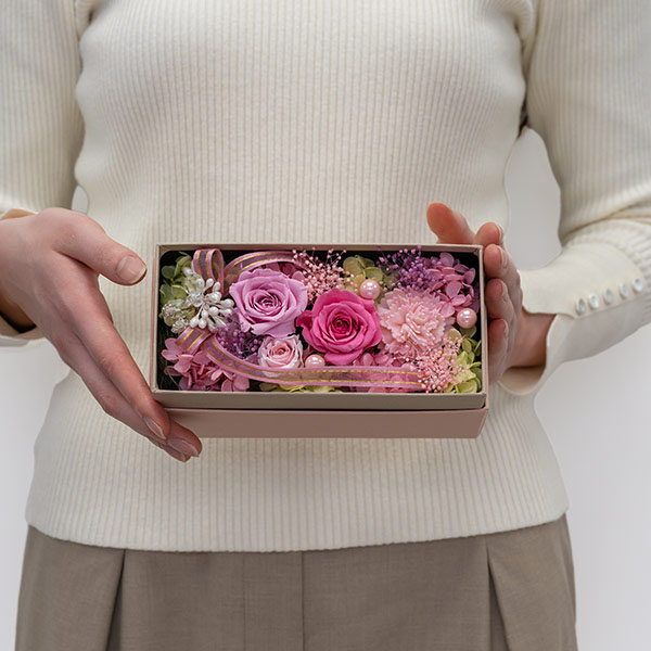 【母の日プリザーブドフラワー】ピンクバラのプリザーブドフラワーボックス上品なピンクの花々を詰め込んだ高級感があるギフト