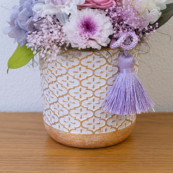 【お供えプリザーブドフラワー】お供えの優しげなプリザーブドフラワーアレンジメントご遺族にお手入れのお手間をかけずに贈れます