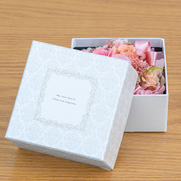 【プリザーブドフラワー】ピンクバラのキュートなプリザーブドフラワーボックス特別なプレゼントに最適なフラワーボックス