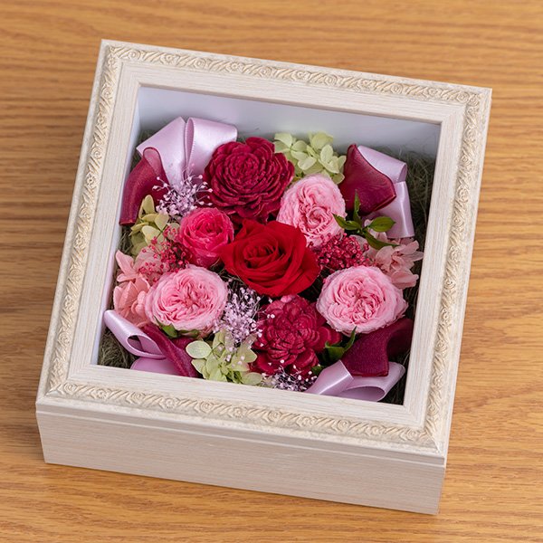 【プリザーブドフラワー】赤バラのプリザーブドフラワーフレーム立てても壁に掛けても飾れるギフト