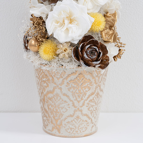 クリスマスツリー風プリザーブドフラワーアレンジメント