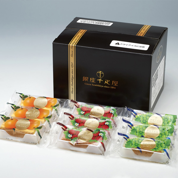 【クリスマスセットギフト】クリスマスのツリー風アレンジメントと【銀座千疋屋】銀座ミルフィーユアイス濃厚なアイスとフルーツソースをサンド