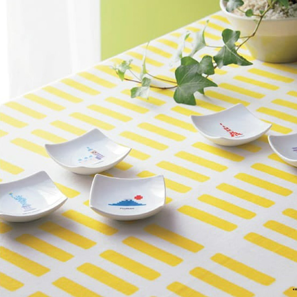 【お供えセットギフト】お供えのアレンジメントとグルメカタログ 麗(うらら) 〔市松(いちまつ)〕様々なカタチの贈り物を、この一冊で。