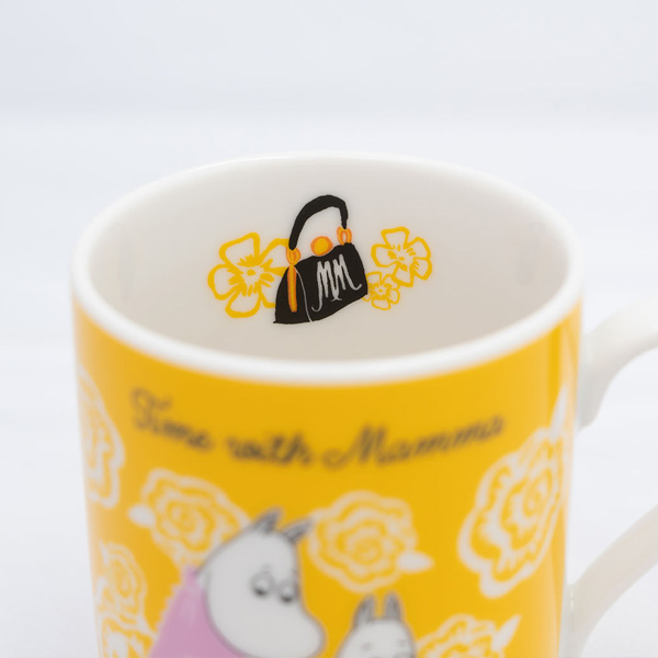 【母の日セットギフト】カーネーションのアレンジ（レッド）と【ムーミン】Time With Mamma マグカップムーミンママが描かれた母の日らしいマグカップ