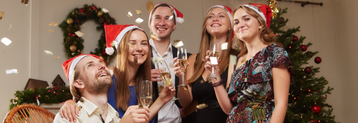 クリスマスパーティーの準備 みんなが楽しめるパーティーに フラワーギフト通販なら花キューピット